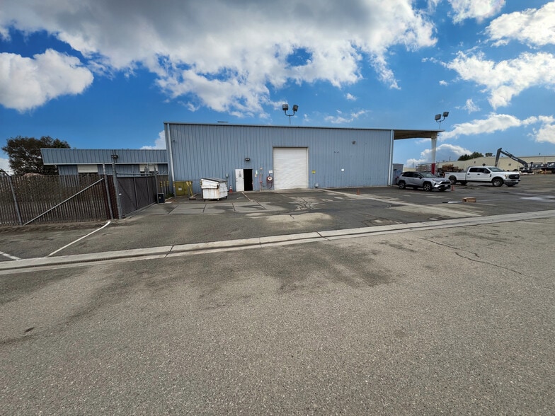 More Photos Of 19433 Colombo St, Bakersfield Service For Lease