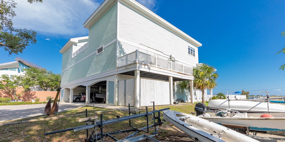 More Photos Of 408 Beach Blvd, Biloxi Freestanding For Sale