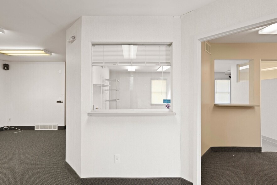 More Photos Of 2640 Ridgeway Ave, Rochester Medical For Lease