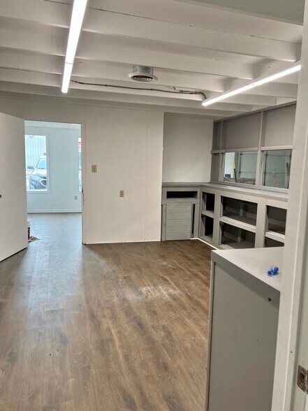 More Photos Of 1282 Trumbull Ave, Girard Warehouse For Lease