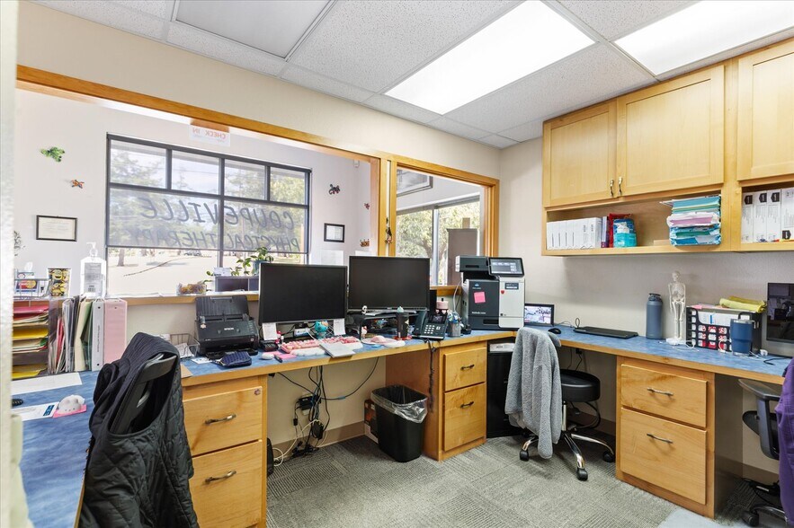 More Photos Of 101 S Main St, Coupeville Office For Sale