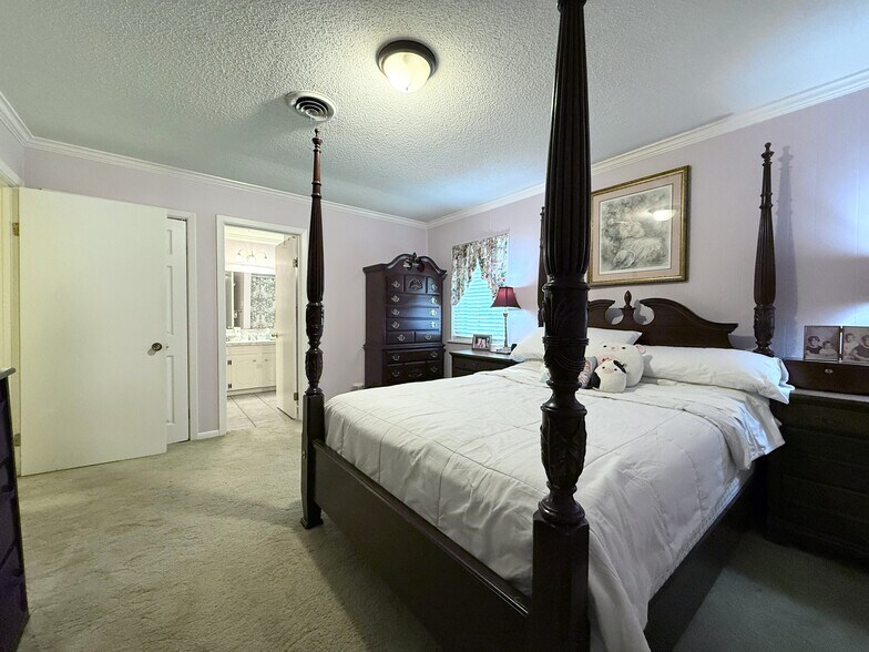 More Photos Of 608 S Pine St, Cabot Flex For Sale