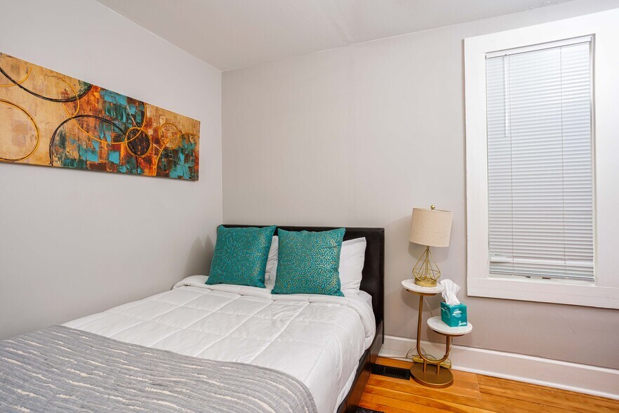 More Photos Of 4124 N Mississippi Ave, Portland Flex For Lease