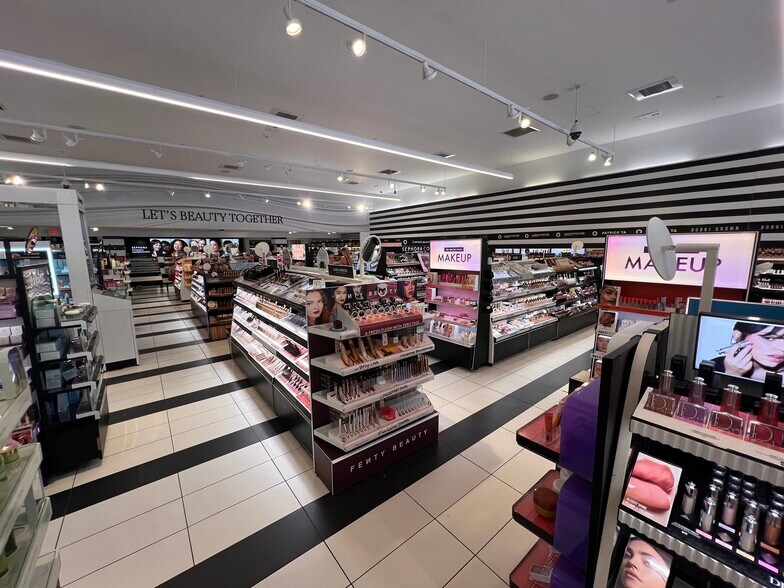 More Photos Of 1244 3rd Street Promenade, Santa Monica Storefront For Lease