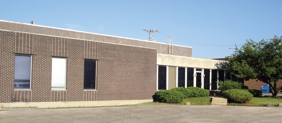 Primary Photo Of 2925 Lucy Ln, Franklin Park Manufacturing For Lease