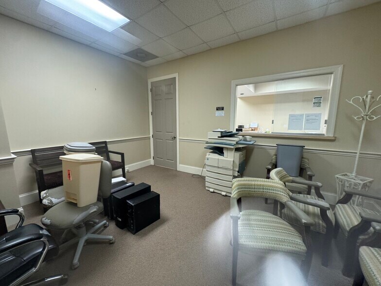 More Photos Of 4101 Main St, Hilton Head Island Office For Sale