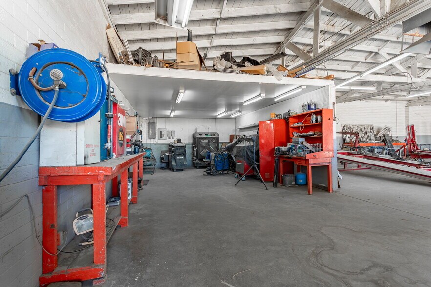 More Photos Of 201 W 24th St, Yuma Industrial For Sale