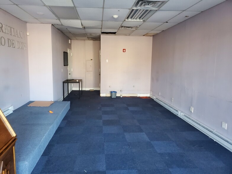 More Photos Of 50 Middle Country Rd, Coram Storefront Retail Office For Lease