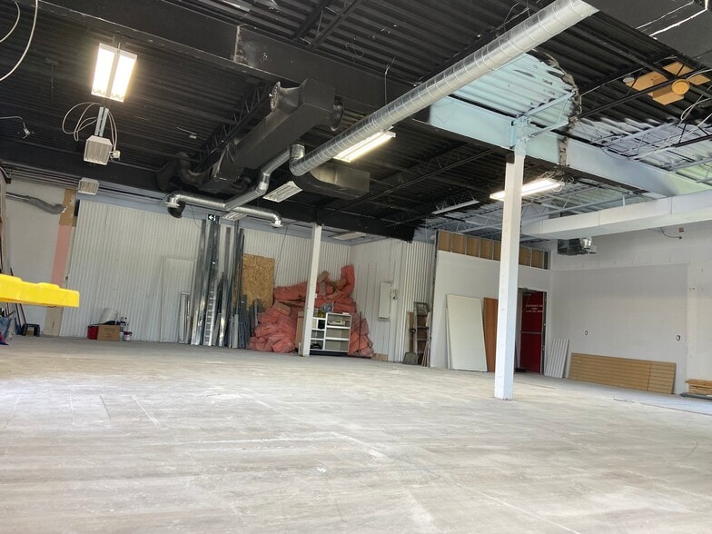 More Photos Of 2208 St Joseph Blvd, Ottawa Freestanding For Lease