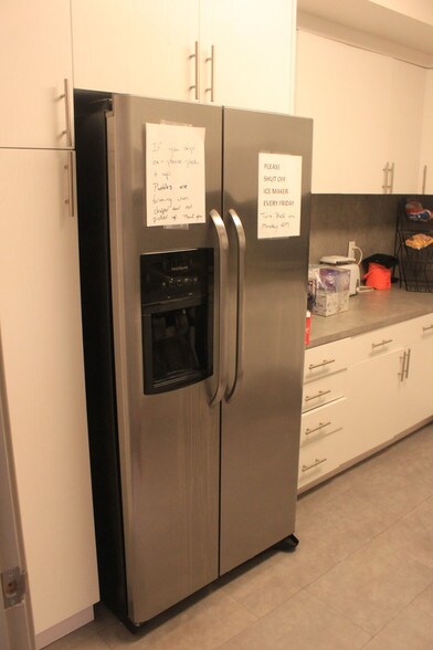 More Photos Of 2475 Hollywood Blvd, Hollywood Office For Lease