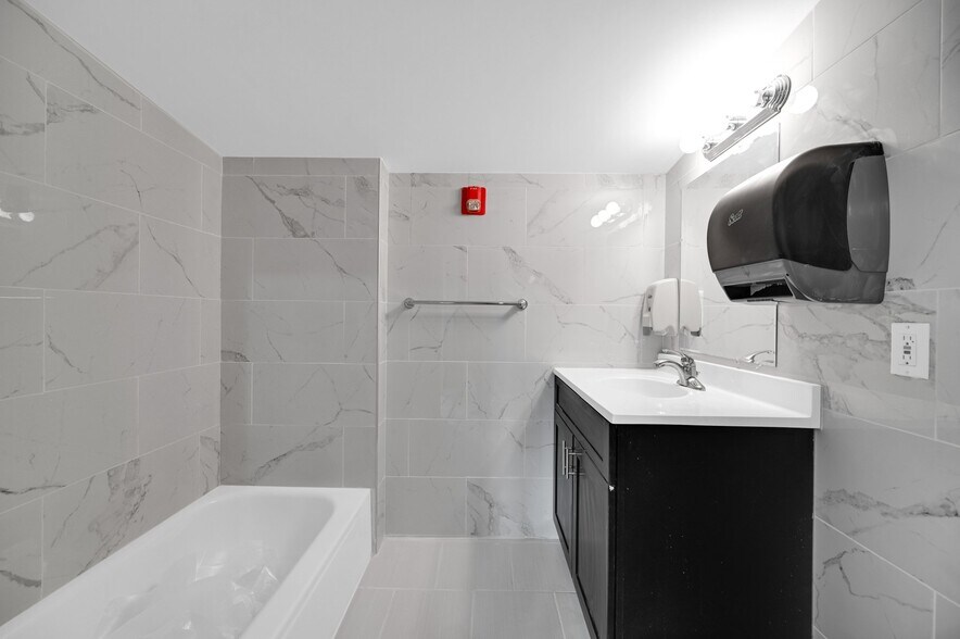 More Photos Of 170-172 Spring St, Newton Office For Sale