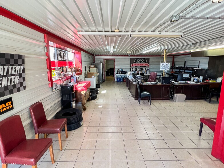 More Photos Of 1106 W Main St, Olney Auto Repair For Sale