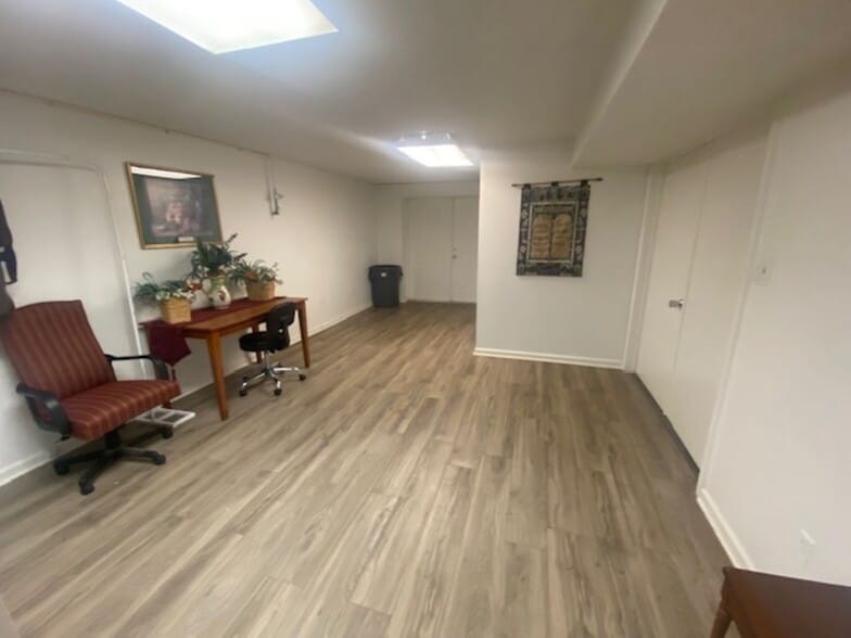 More Photos Of 109 Fontaine Dr, Ridgeway Funeral Home For Sale