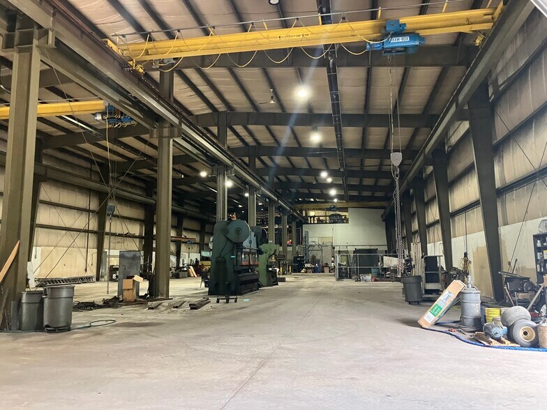 More Photos Of 185 Lafayette Rd, North Hampton Warehouse For Lease