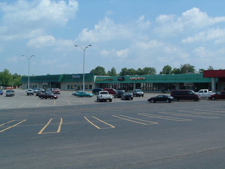 Primary Photo Of 1088-1100 N High St, Hillsboro General Retail For Lease