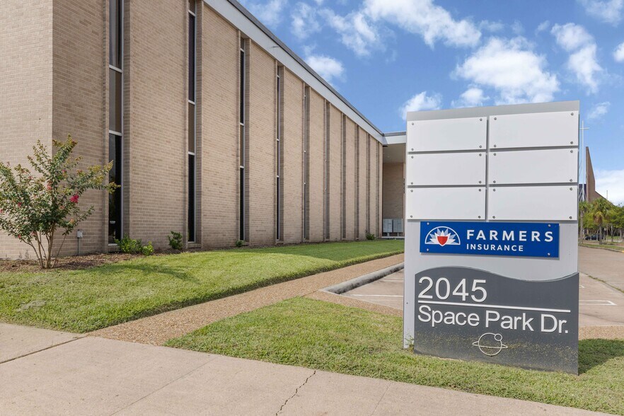 More Photos Of 2045 Space Park Dr, Houston Medical For Lease