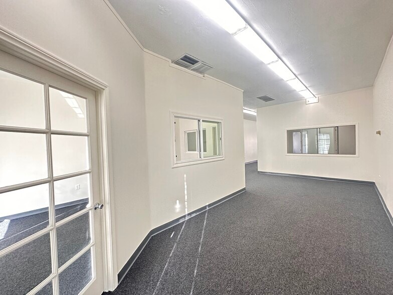 More Photos Of 17116-17122 Bellflower Blvd, Bellflower Storefront For Lease
