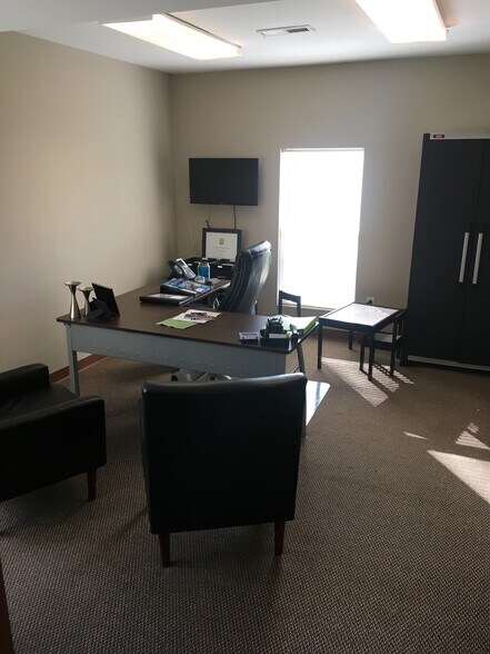 More Photos Of 50 E Olentangy St, Powell Office For Lease