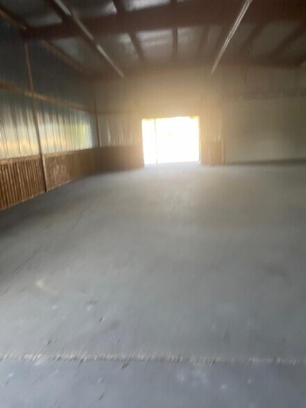 More Photos Of 2100 S 4th St, Crockett Light Distribution For Sale