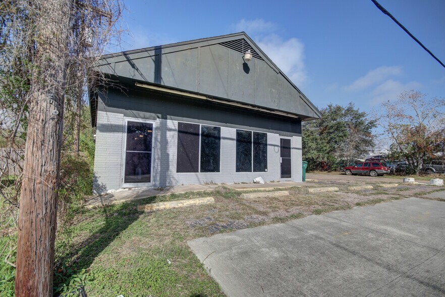 More Photos Of 1916 Cedar Dr, La Marque Restaurant For Lease