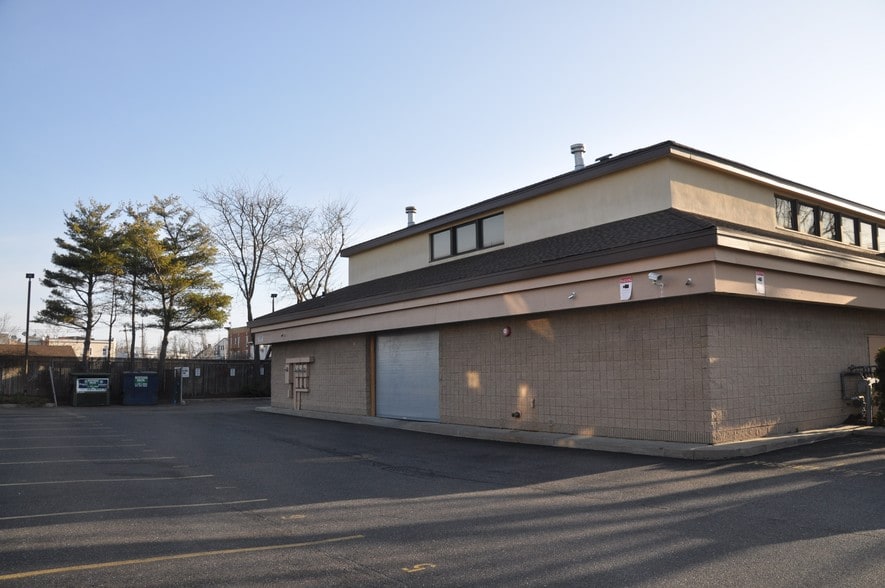 More Photos Of 140-170 Deer Park Ave, Babylon Storefront Retail Office For Lease