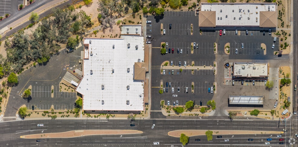 More Photos Of 1825-1855 W Greenway Rd, Phoenix Freestanding For Lease
