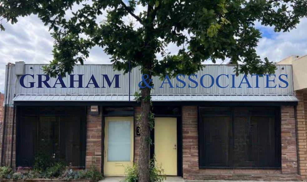 Primary Photo Of 309 W Oak Ave, Visalia Restaurant For Sale