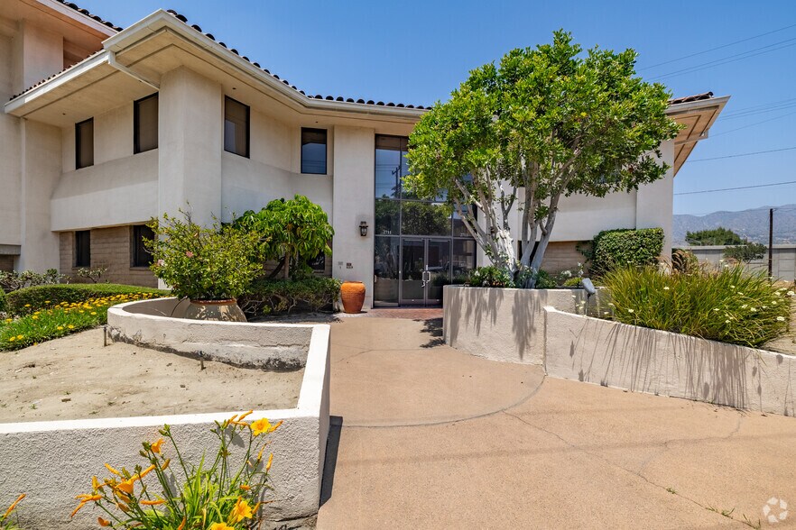 More Photos Of 2711-2717 Winona Ave, Burbank Research And Development For Sale