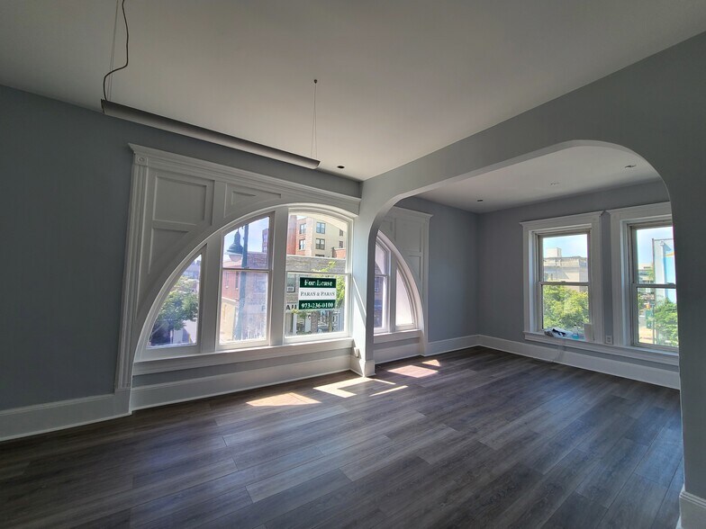 More Photos Of 17-19 Beechwood Rd, Summit General Retail For Sale