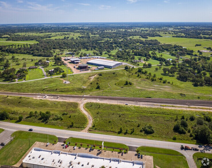 More Photos Of 1402 E Hacienda St, Bellville Manufacturing For Lease