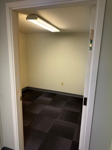 More Photos Of 31B Town Forest Rd, Oxford Warehouse For Lease