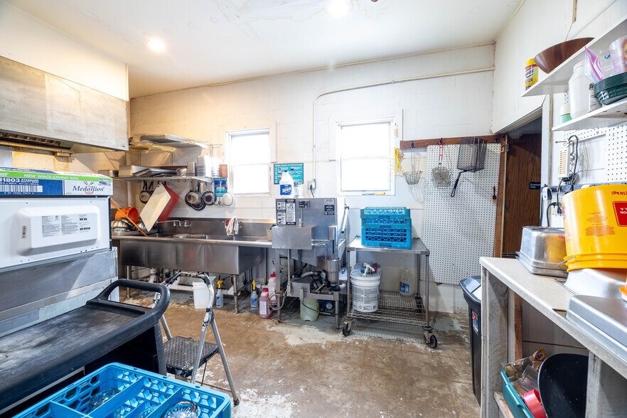 More Photos Of 111 W Union St, Goodland General Retail For Sale