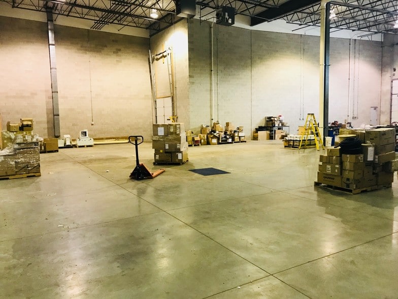 More Photos Of 340 Marshall Ave, Aurora Warehouse For Sale