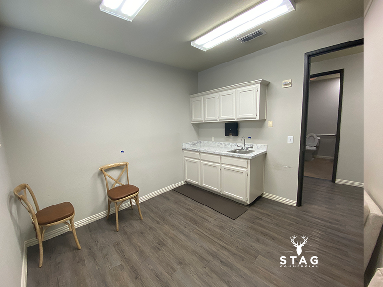 More Photos Of 3327 Colorado Blvd, Denton Medical For Lease