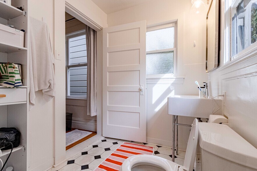 More Photos Of 3927-3929 Sacramento St, San Francisco Storefront Retail Residential For Sale