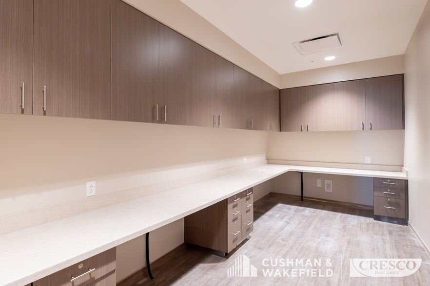 More Photos Of 24025 Lorain Rd, North Olmsted Medical For Sale