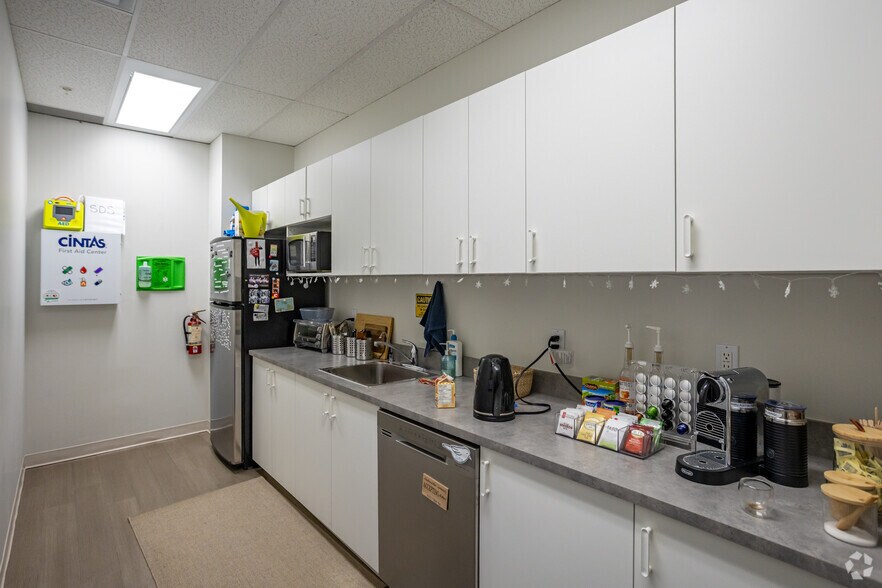 More Photos Of 6715 8th St NE, Calgary Office For Lease