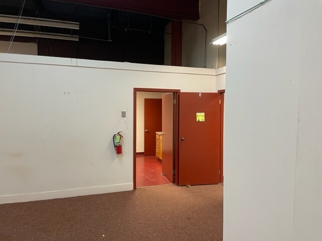 More Photos Of 2515-2555 Veterans Dr, Posen Light Distribution For Lease