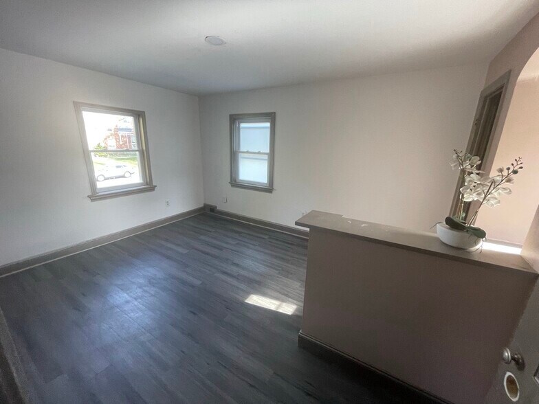 More Photos Of 819 W Broad St, Falls Church Freestanding For Sale