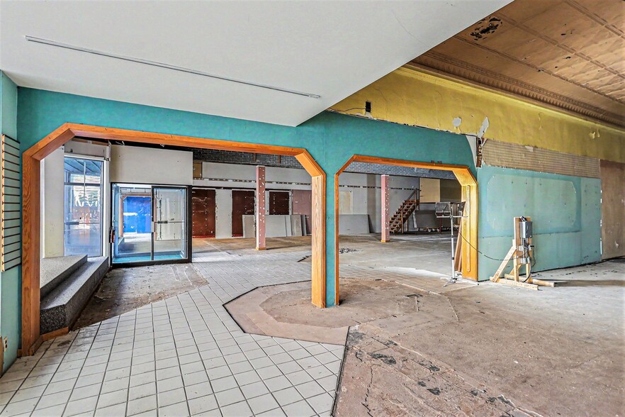 More Photos Of , Bay City General Retail For Sale