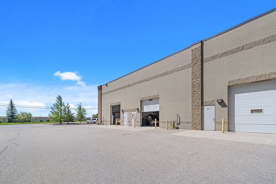 More Photos Of 3750 46th Ave SE, Calgary Warehouse For Sale