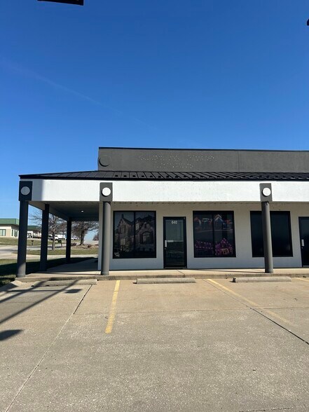 Primary Photo Of 622-640 W Jefferson Rd, Grain Valley Unknown For Lease