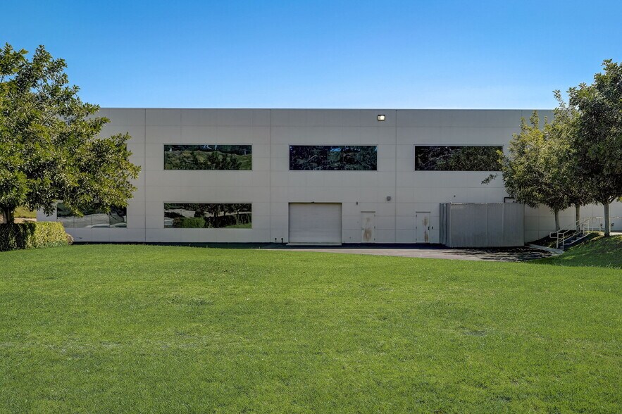 More Photos Of 15 Argonaut, Aliso Viejo Research And Development For Sale