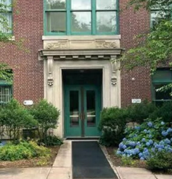 More Photos Of 146 Hartford Rd, Manchester Loft Creative Space For Sale