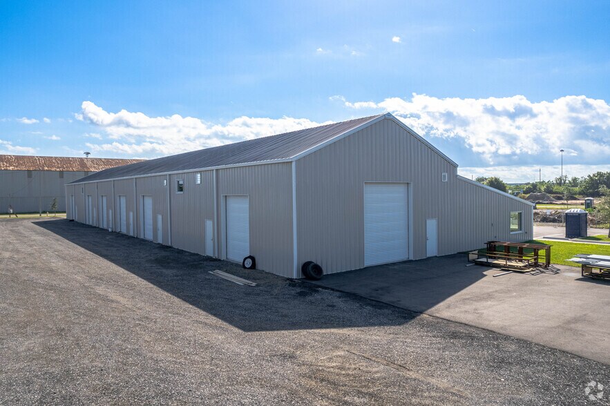 More Photos Of 1512 McKay Bay Ct, Tampa Manufacturing For Sale