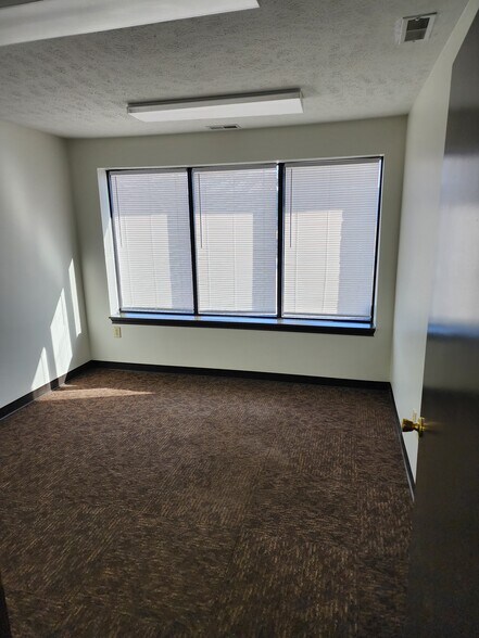 More Photos Of 6301 E 32nd Ct, Indianapolis Warehouse For Lease