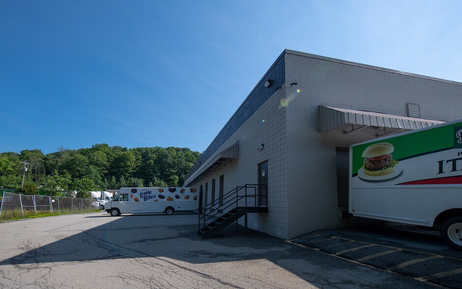 More Photos Of 780 Pine Valley Dr, Plum Flex For Lease