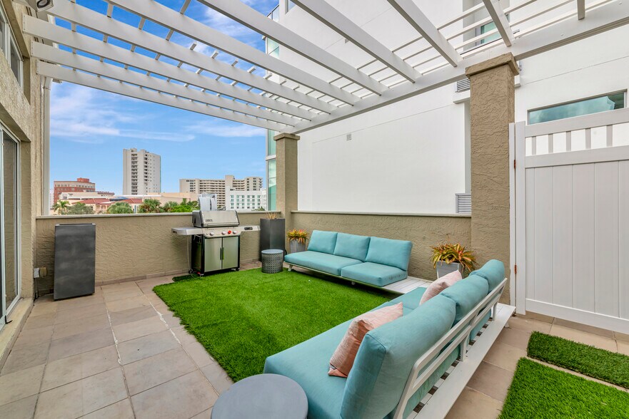 More Photos Of 1345 2nd St, Sarasota Office Residential For Sale