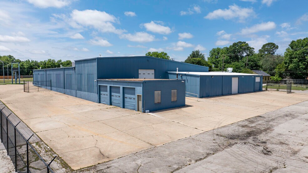 More Photos Of 1511 W Broadway St, Ardmore Auto Dealership For Sale