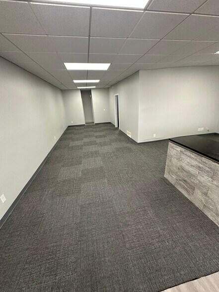 More Photos Of 415 S Kansas Ave, Olathe Warehouse For Lease